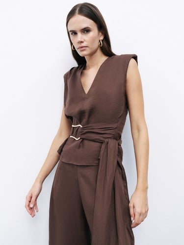  Bel Aksesuar Detaylı Bluz