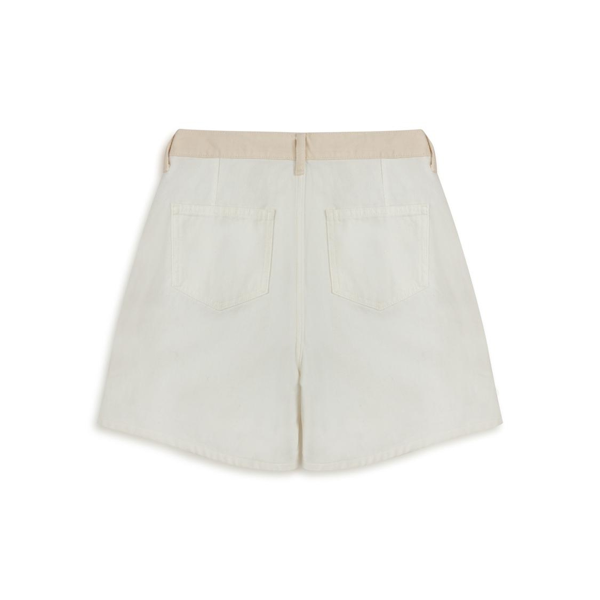 Metal Düğme Aksesuarlı Mini Denim Şort