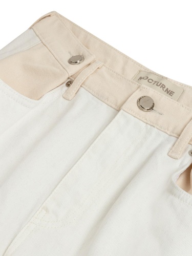  Metal Düğme Aksesuarlı Mini Denim Şort