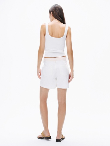  Metal Düğme Aksesuarlı Mini Denim Şort