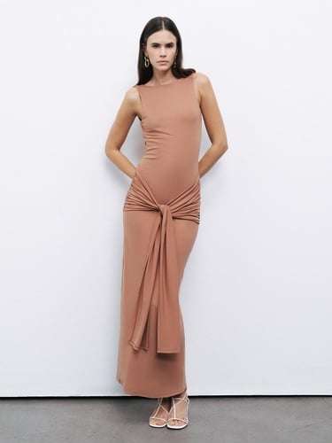  Sırt Dekolteli Maxi Elbise
