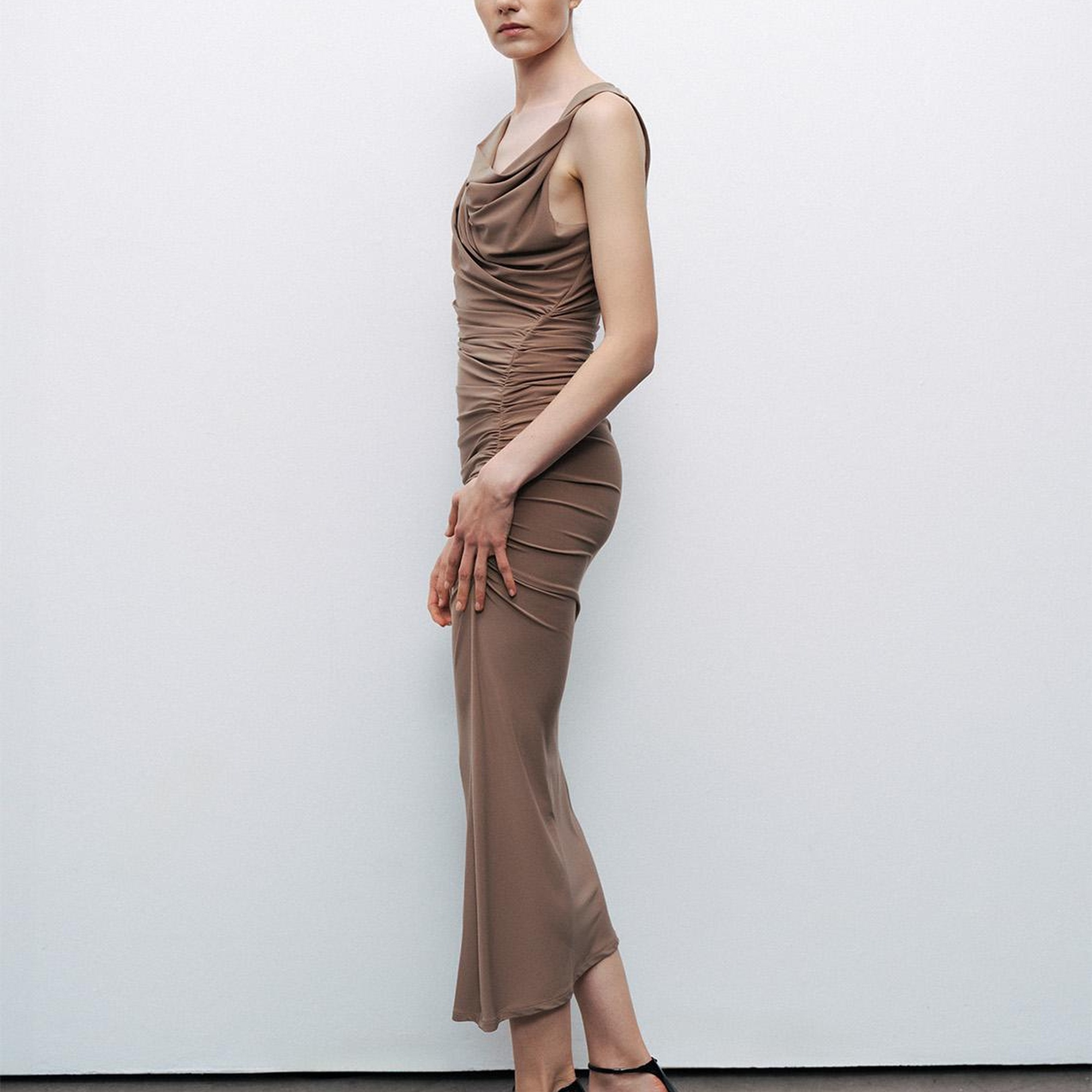 Büzgü Detaylı Maxi Elbise