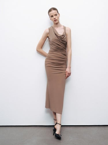  Büzgü Detaylı Maxi Elbise