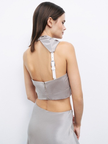  Sırt Dekolteli Kemerli Bluz