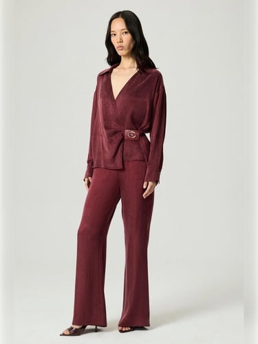  Aksesuar Detaylı Bluz