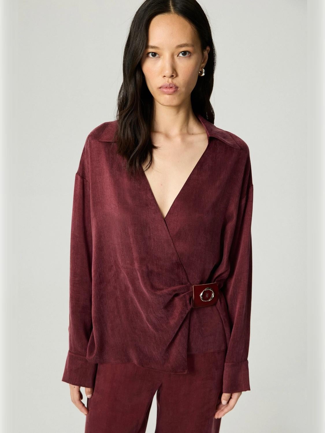  Aksesuar Detaylı Bluz