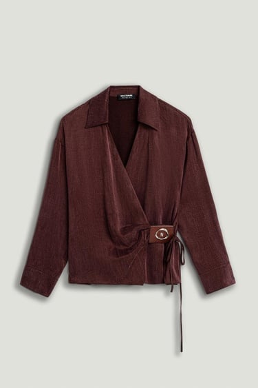  Aksesuar Detaylı Bluz