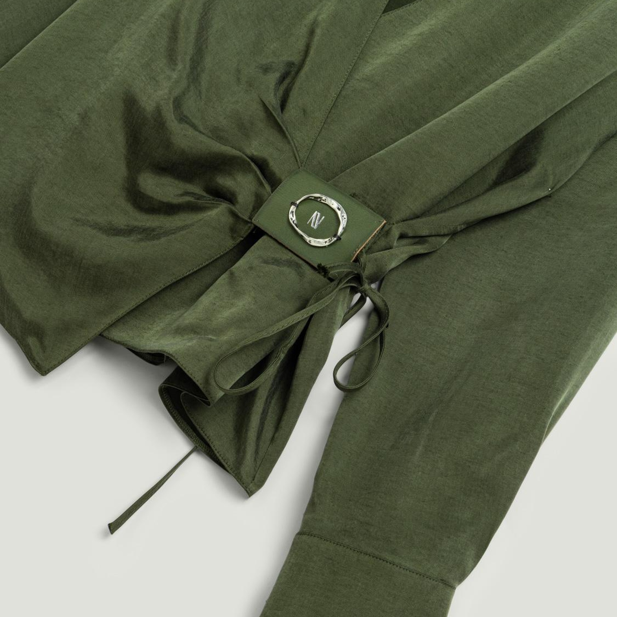 Aksesuar Detaylı Bluz