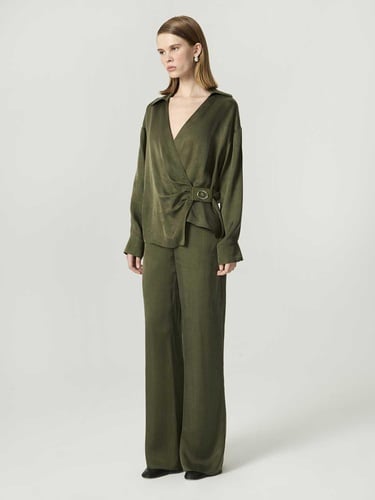  Aksesuar Detaylı Bluz