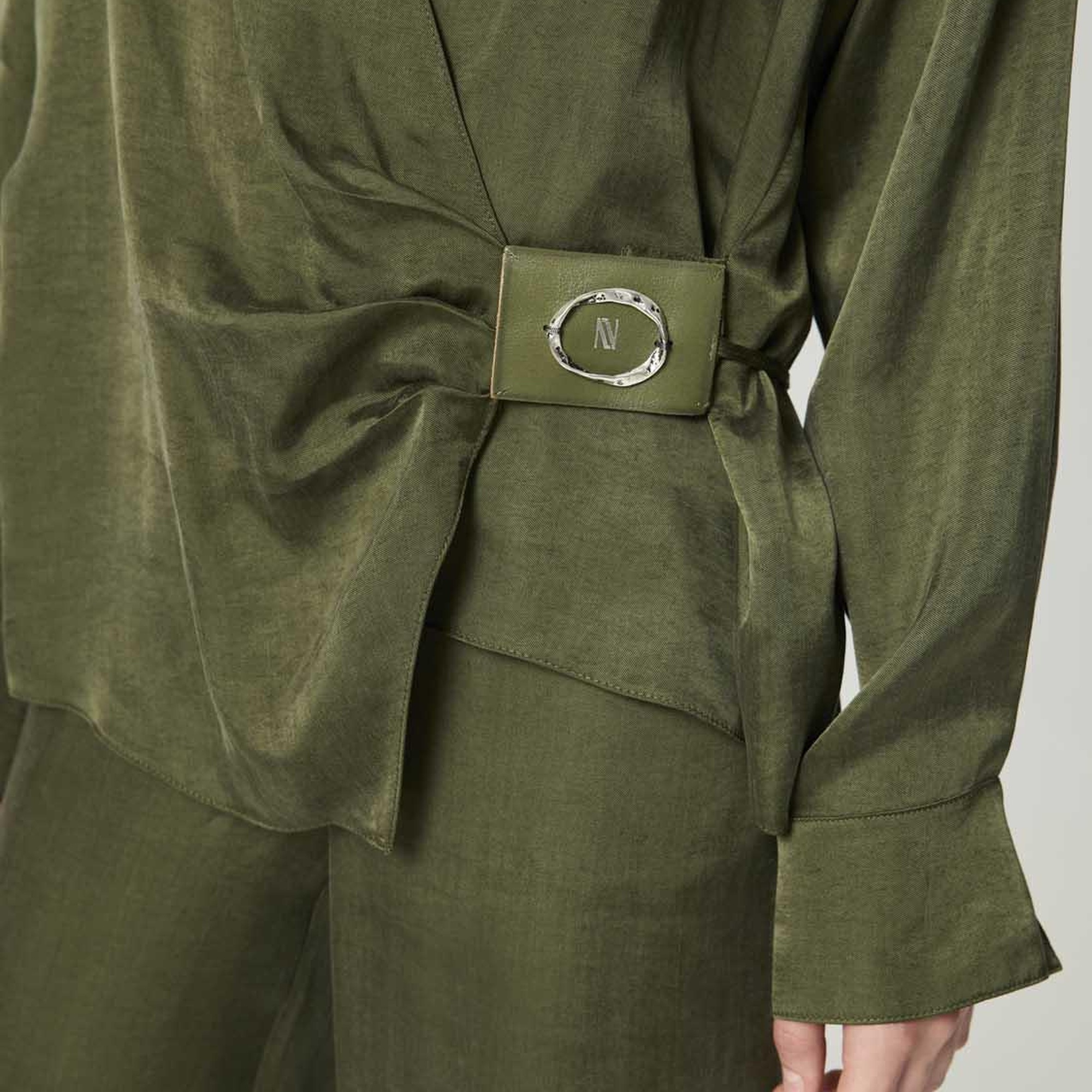 Aksesuar Detaylı Bluz