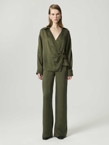  Aksesuar Detaylı Bluz