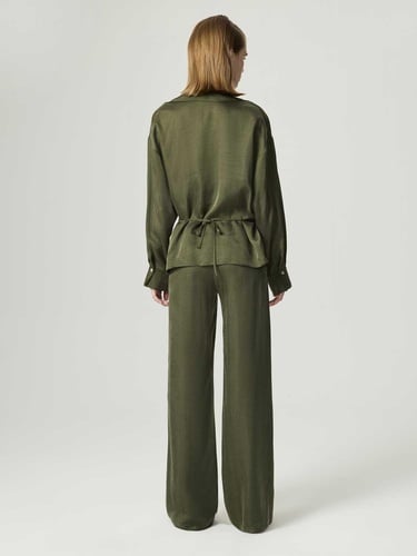  Aksesuar Detaylı Bluz