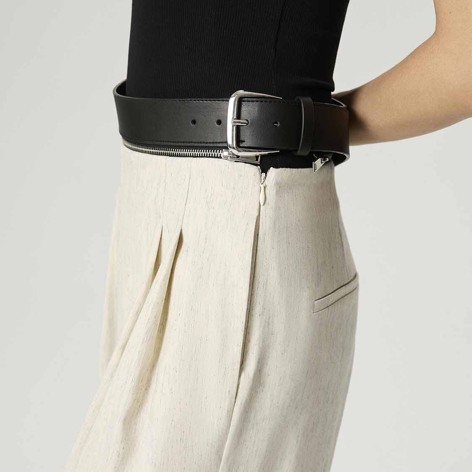 Kemer ve Fermuar Detaylı Pantolon