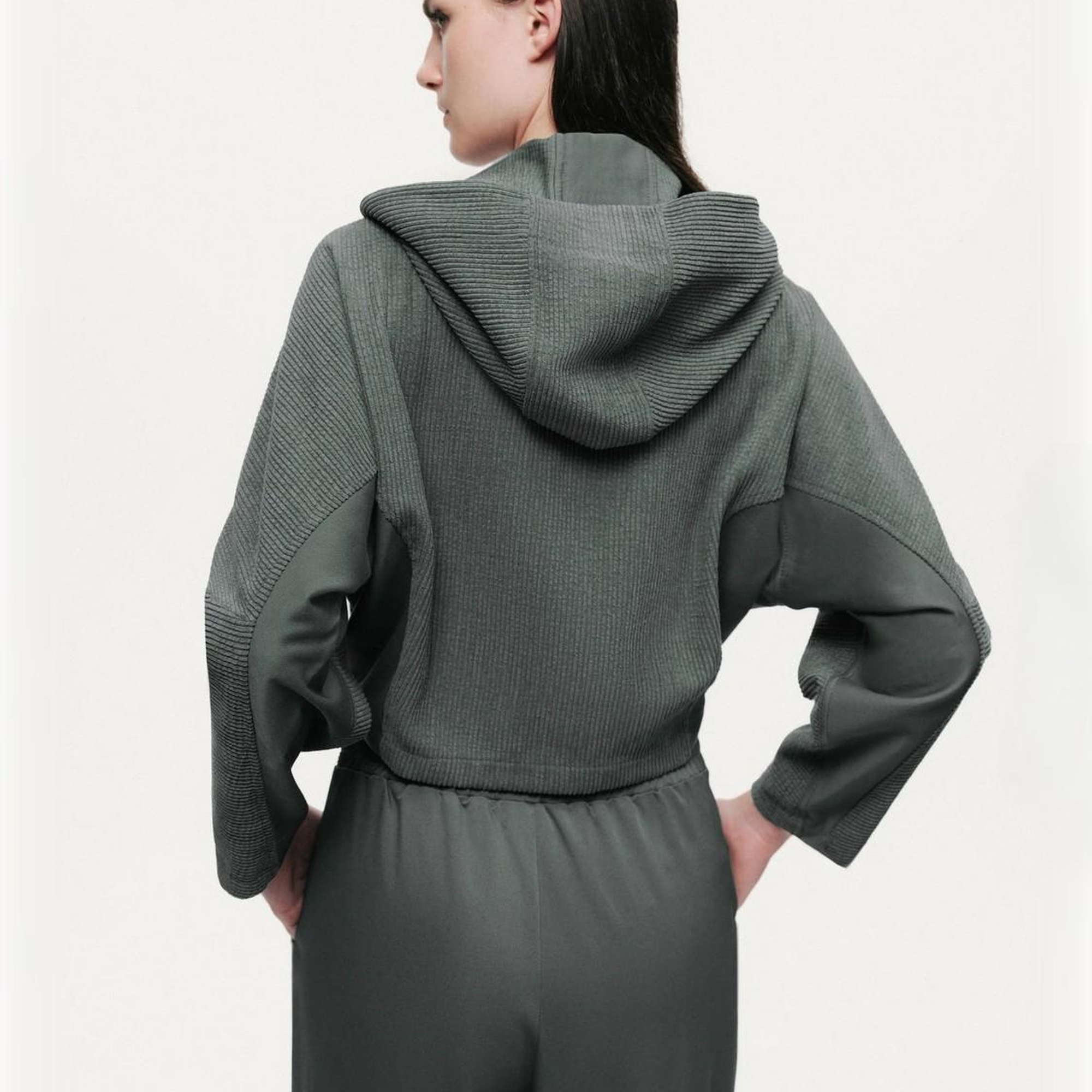 Dökümlü Kapüşonlu Ceket