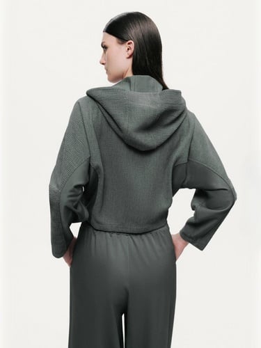  Dökümlü Kapüşonlu Ceket