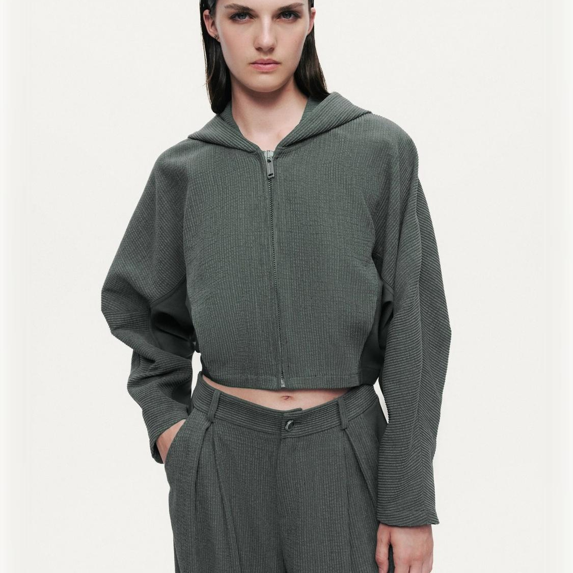 Dökümlü Kapüşonlu Ceket