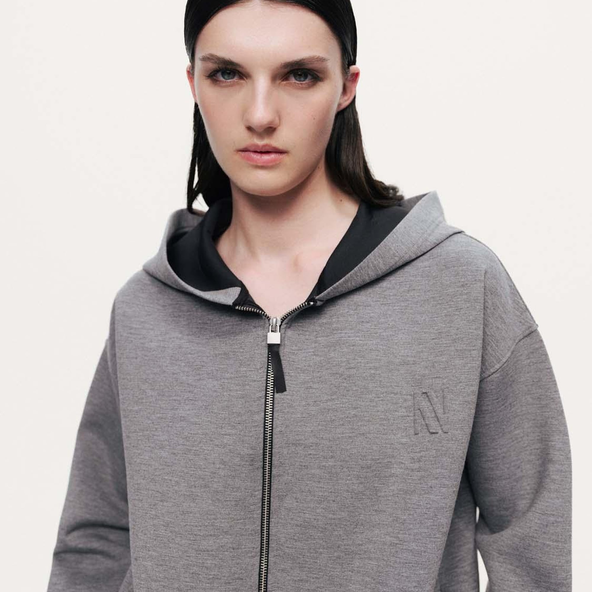 Kapüşonlu Logolu Sweatshirt