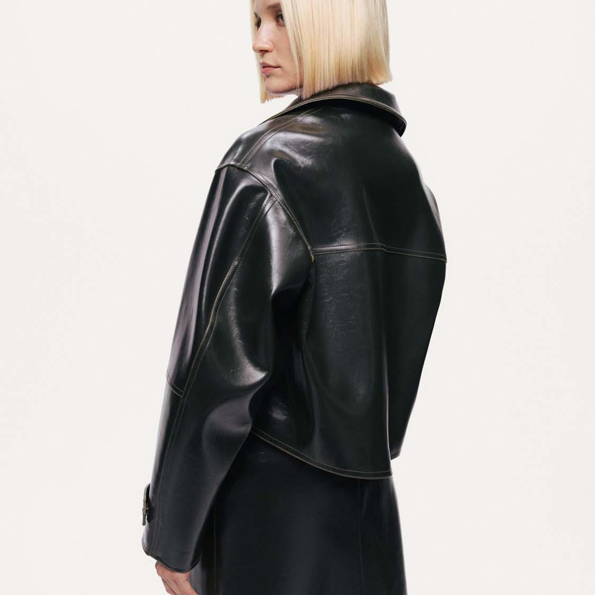 Kanca Detaylı Suni Deri Ceket