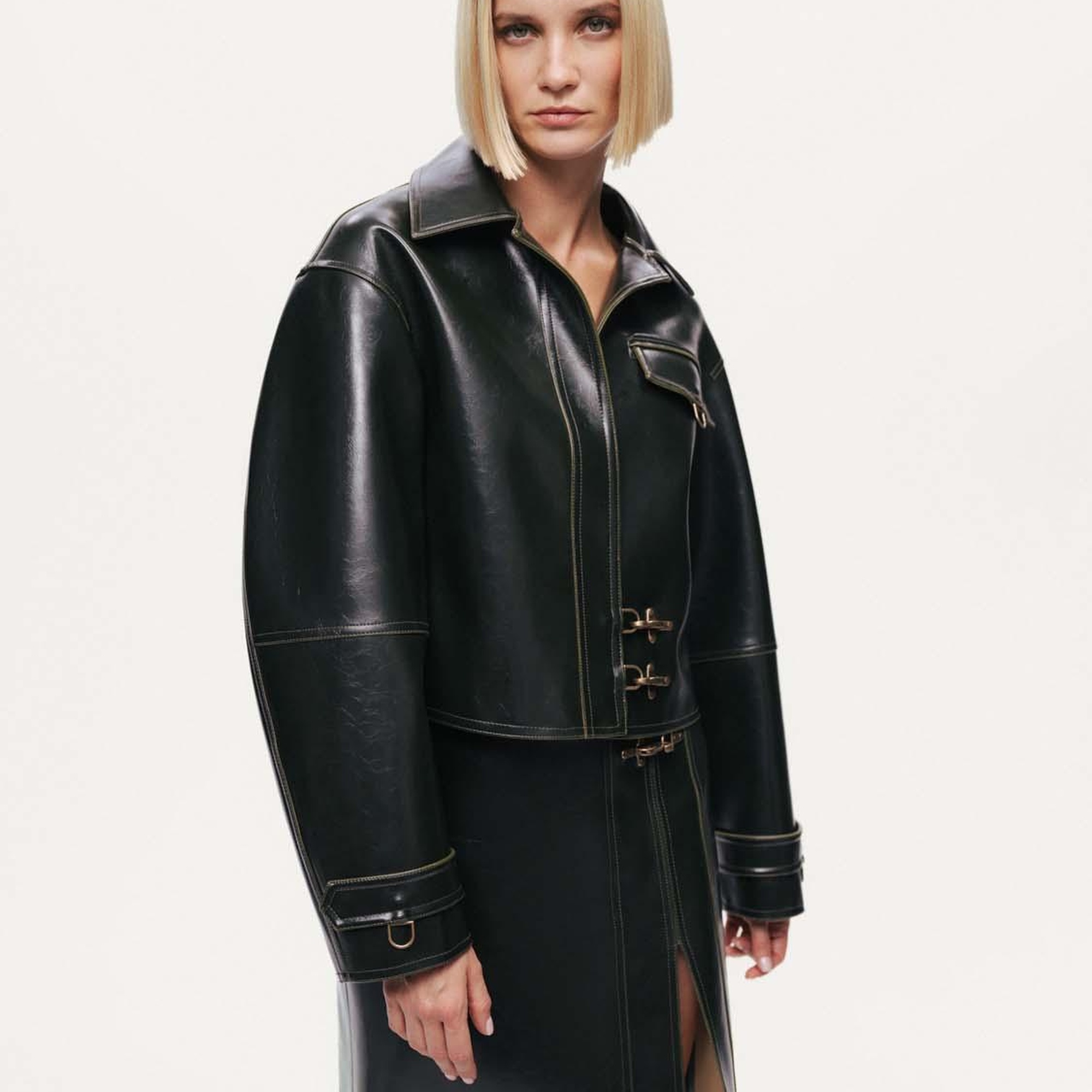 Kanca Detaylı Suni Deri Ceket