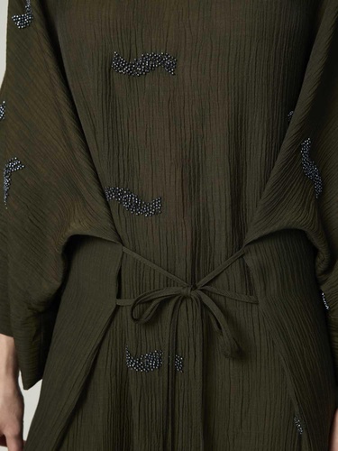  Boncuk Brodeli Midi Elbise