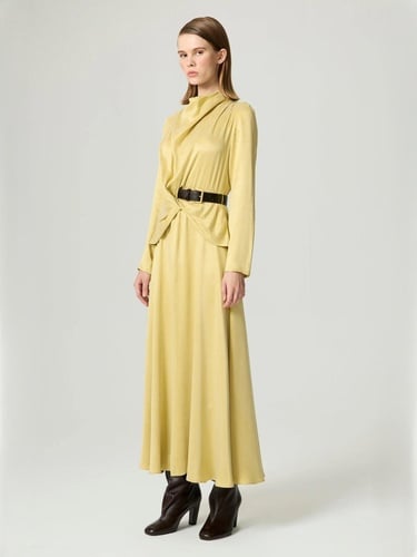  Burgu ve Kemer Detaylı Maxi Elbise