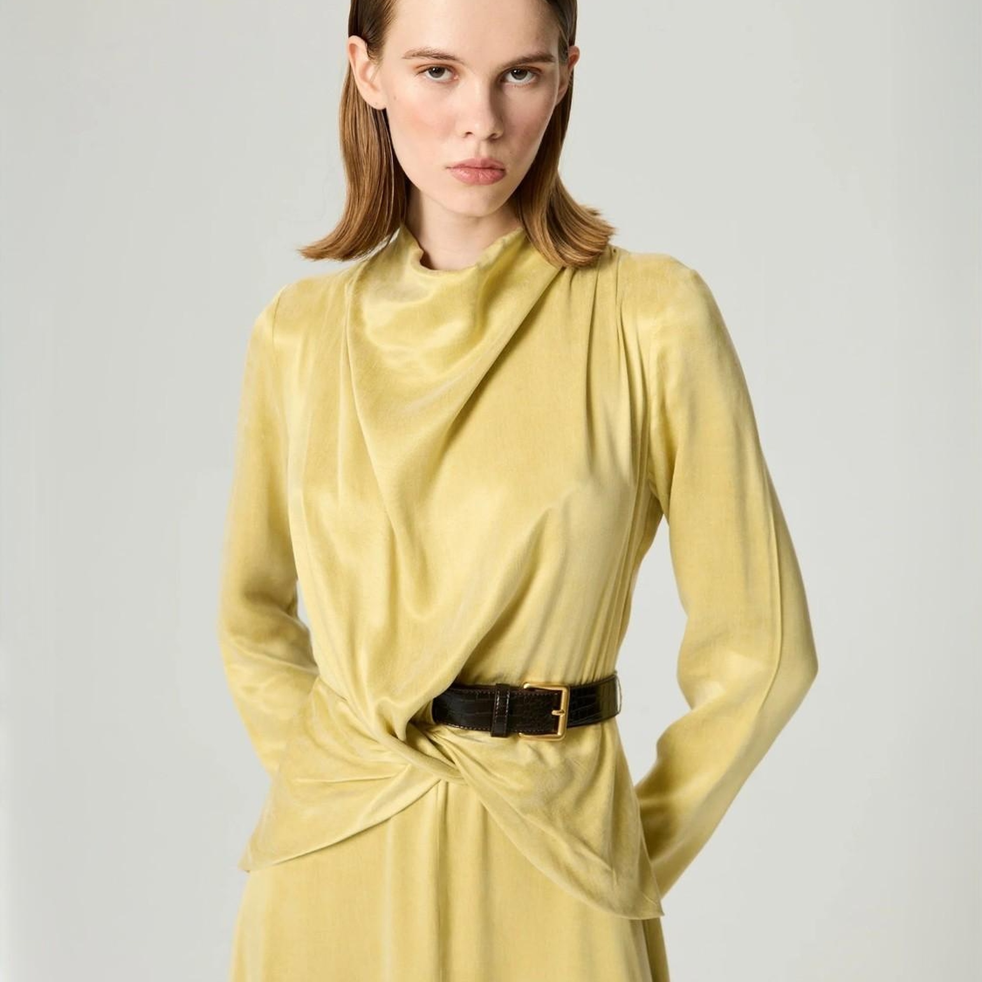 Burgu ve Kemer Detaylı Maxi Elbise