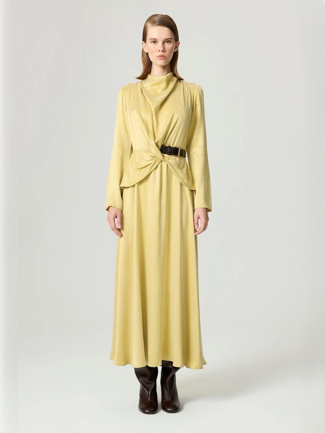  Burgu ve Kemer Detaylı Maxi Elbise