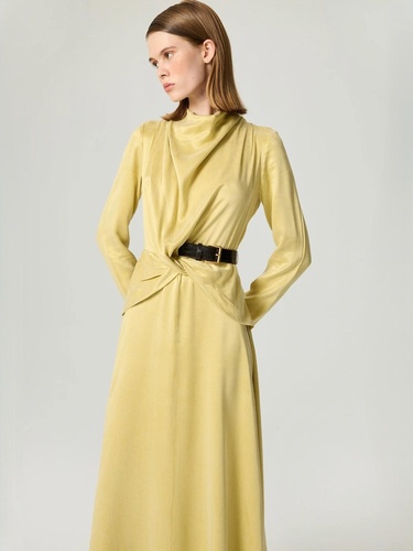  Burgu ve Kemer Detaylı Maxi Elbise