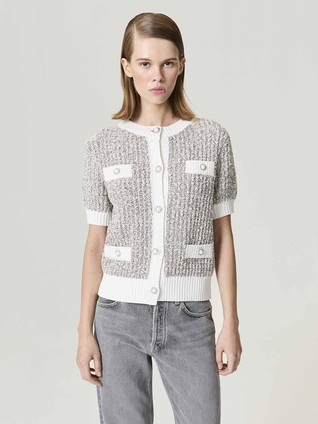  Düğme Aksesuarlı Triko