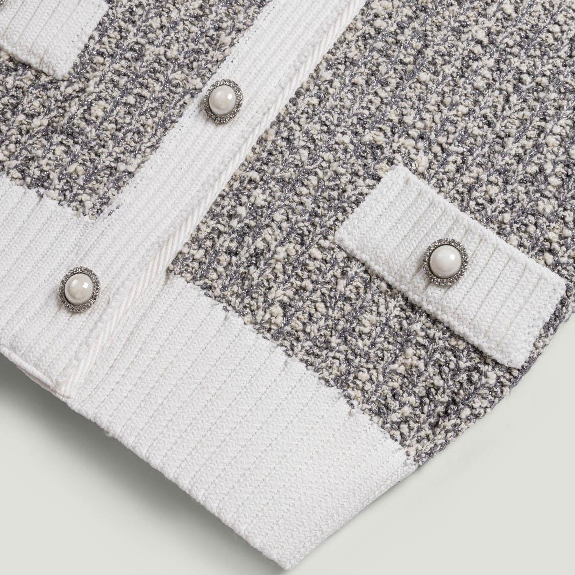 Düğme Aksesuarlı Triko