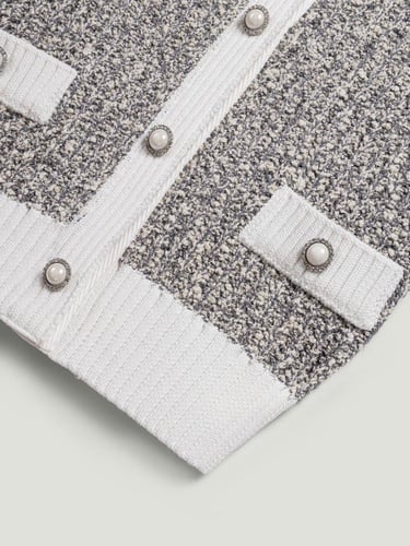  Düğme Aksesuarlı Triko