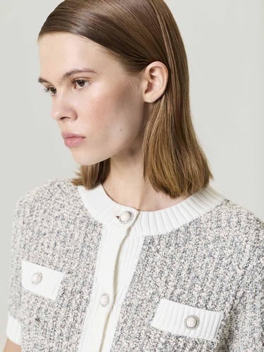  Düğme Aksesuarlı Triko