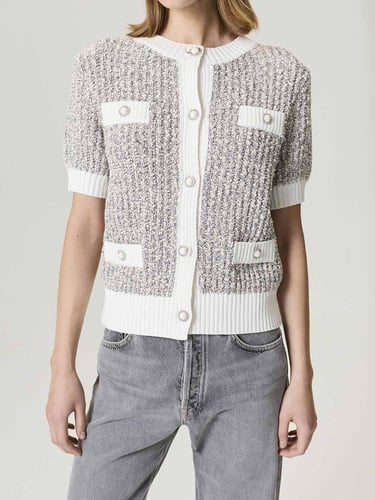  Düğme Aksesuarlı Triko