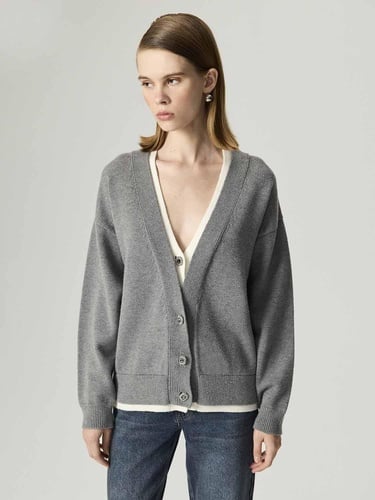  Taşlı Düğme Aksesuarlı Triko