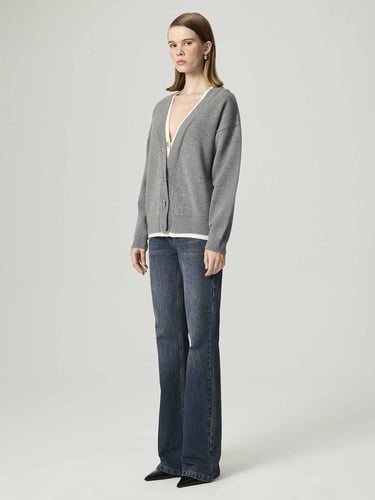  Taşlı Düğme Aksesuarlı Triko