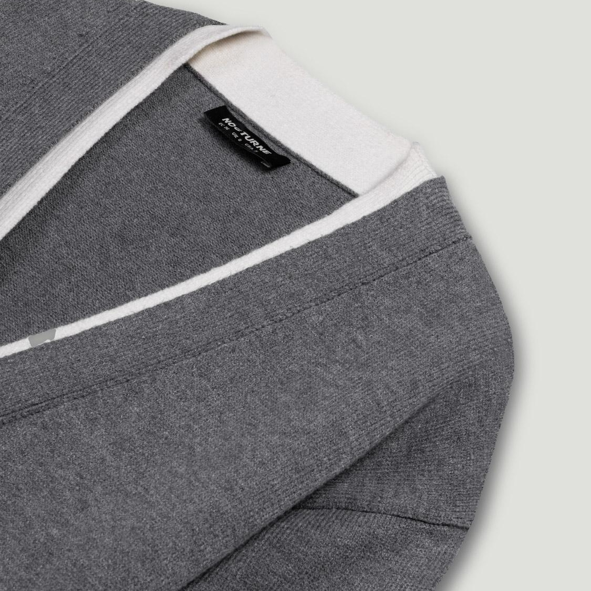 Taşlı Düğme Aksesuarlı Triko