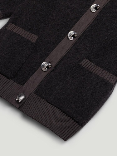  Düğme Aksesuarlı Kontrast Triko