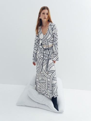  Monokrom Desenli Elbise