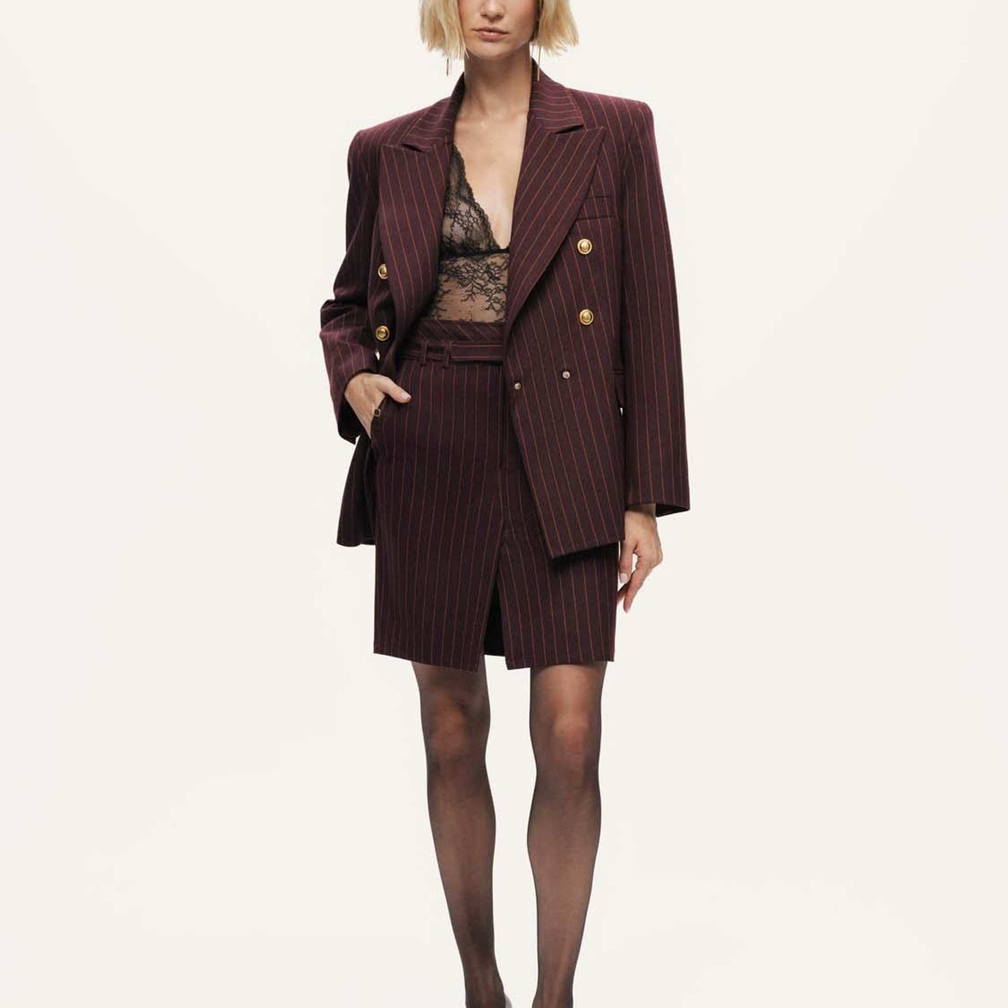 Kemerli ve Yırtmaçlı Mini Etek