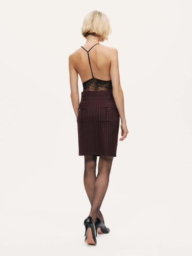  Kemerli ve Yırtmaçlı Mini Etek