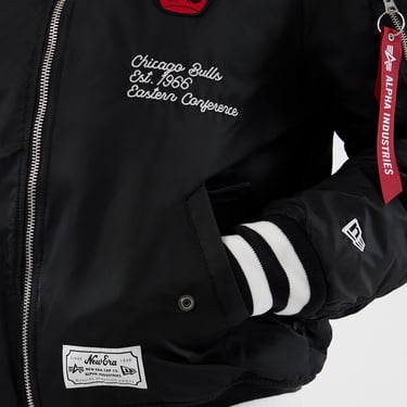  New Era x Alpha Industries Chicago Bulls Unisex Siyah Bomber Ceket