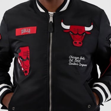  New Era x Alpha Industries Chicago Bulls Unisex Siyah Bomber Ceket