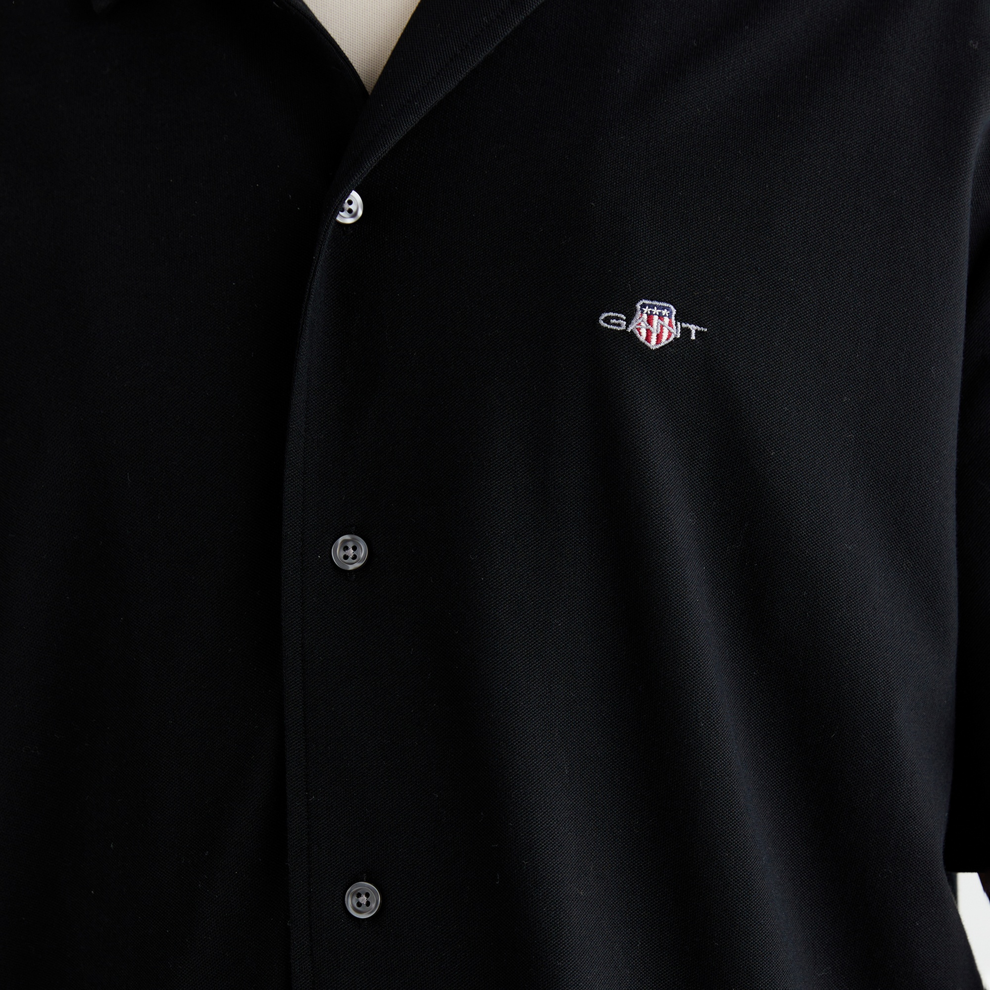 GANT Erkek Siyah Düğmeli Yaka Gömlek