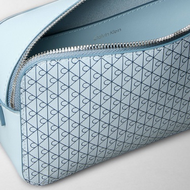  Calvin Klein Emblem Elongated Camera Kadın Mavi El Çantası