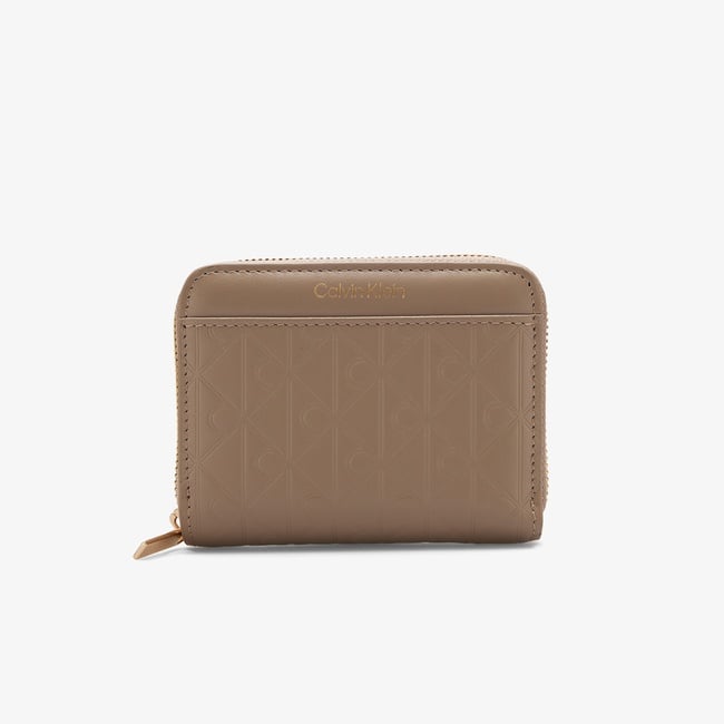  Calvin Klein Emblem Embossed Zip Around Kadın Kahverengi Cüzdan