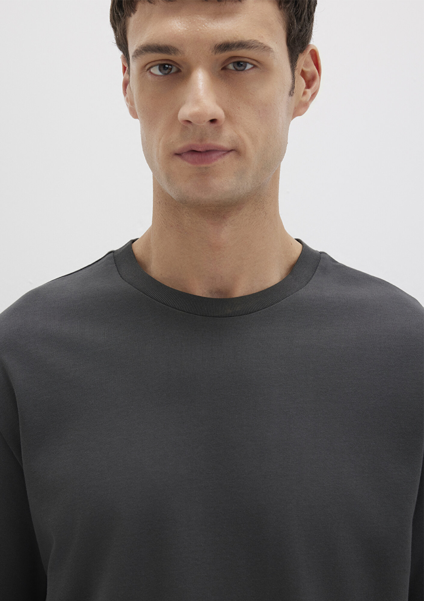  Mavi Logo Kol Detaylı Antrasit Basic Tişört Loose Fit / Bol Rahat Kesim 0611924-70092