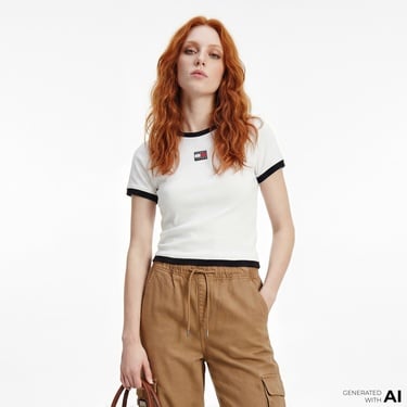  Tommy Hilfiger Badge Kadın Beyaz T-Shirt