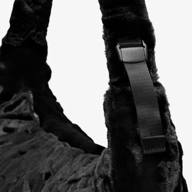  Nike Sportswear Suni Kürklü Slouchy Kadın Siyah El Çantası