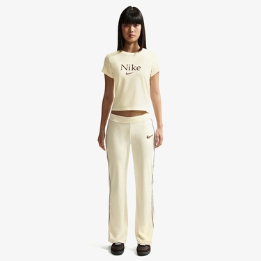  Nike Sportswear Kadın Krem Rengi Crop T-Shirt
