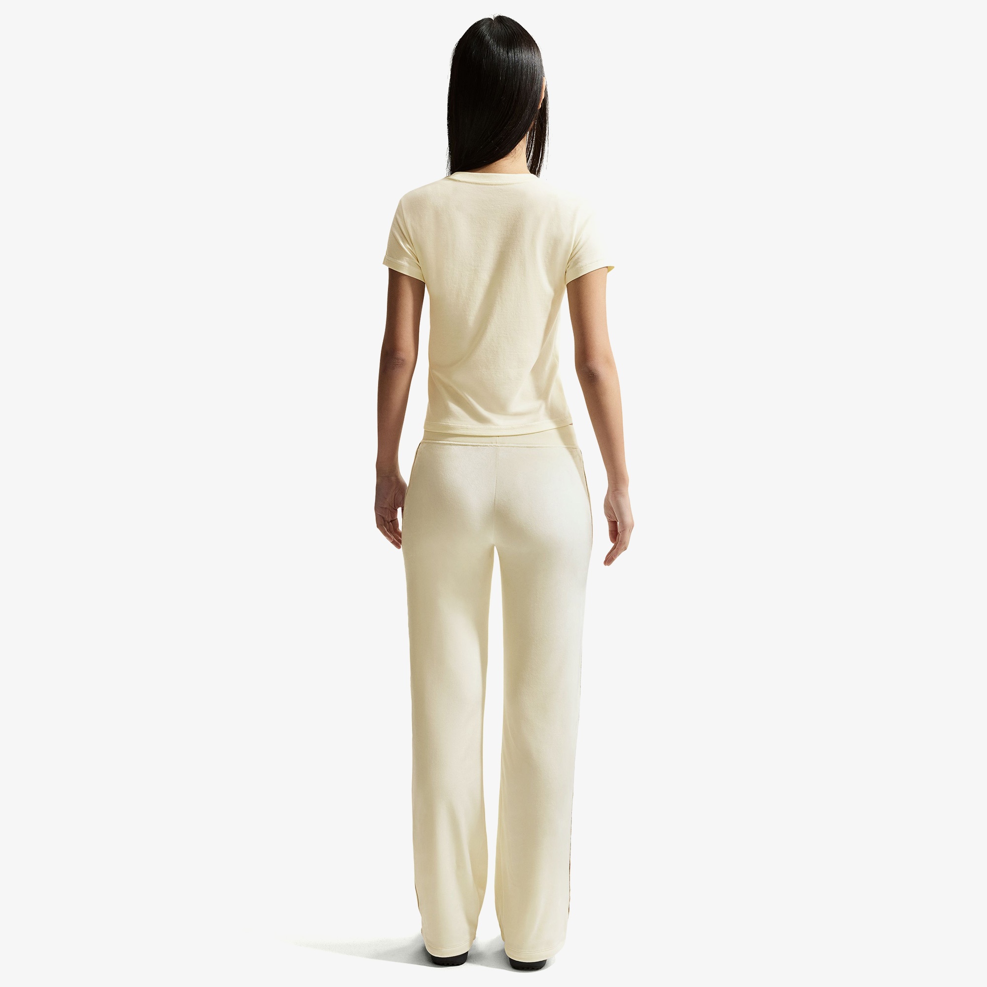 Nike Sportswear Kadın Krem Rengi Crop T-Shirt